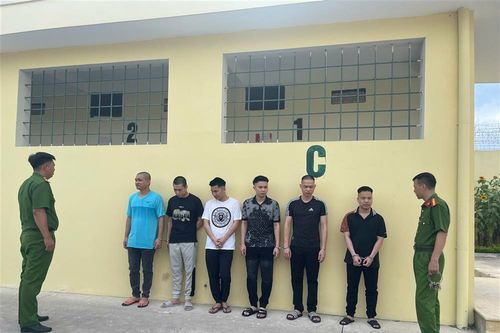 Tuyên phạt hơn 100 năm tù đối với 15 bị cáo trong đường dây thanh toán trái phép 1.200 tỷ đồng