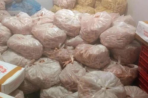 Phát hiện gần 1 tấn chân gà, thịt trâu bẩn ở Hà Nội