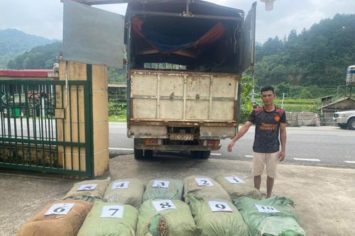 Liên tiếp phát hiện, thu giữ hơn 1 tấn nguyên liệu thuốc lá không rõ nguồn gốc
