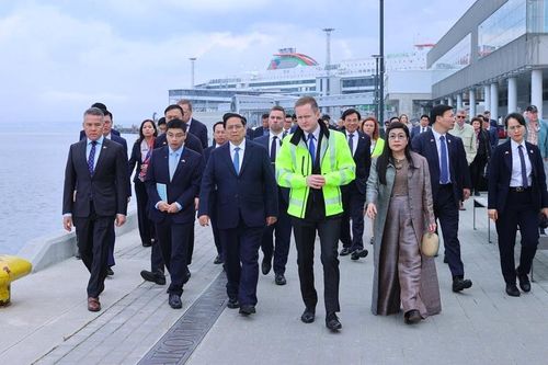 Thủ tướng Phạm Minh Chính thăm phố cổ và cảng biển nổi tiếng của Estonia