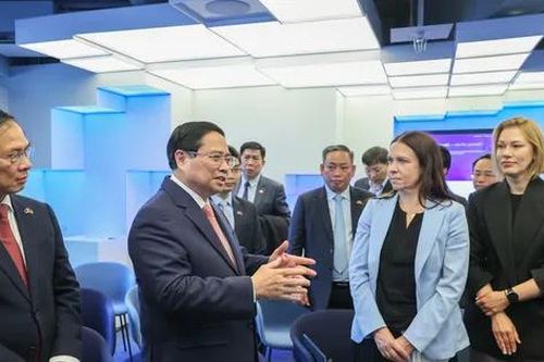 Thủ tướng Phạm Minh Chính thăm mô hình chính phủ số hàng đầu thế giới