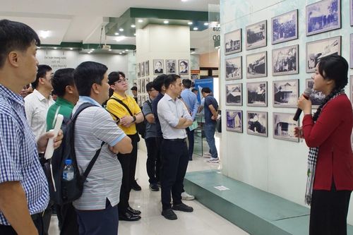 Lớp Bồi dưỡng lý luận chính trị dành cho đảng viên mới khu vực TP HCM học tập thực tế tại Khu di tích Ngã Ba Giồng