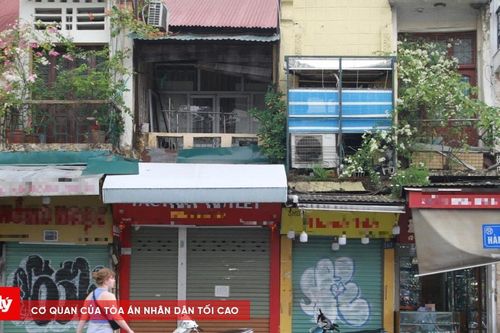 Hà Nội: Nhiều cửa hàng kinh doanh 'cửa đóng then cài'