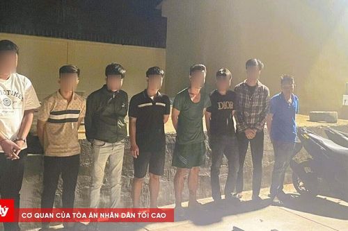 Mâu thuẫn trên mạng, kéo nhau đi chém xe máy, phá chuồng gà