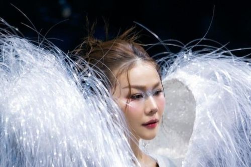 Hoa hậu Thanh Thủy, siêu mẫu Thanh Hằng ấn tượng trên sàn catwalk