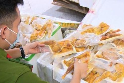 Lô gà ủ muối hơn 1,2 tấn không rõ nguồn gốc chuẩn bị tuồn ra thị trường
