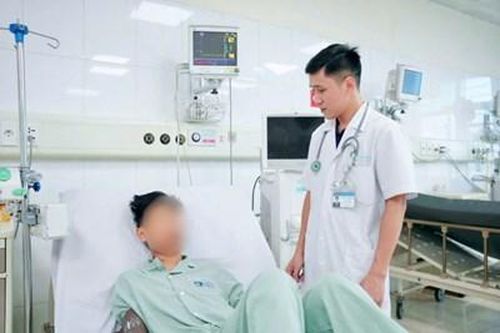 Kích hoạt báo động đỏ cứu sống nam sinh bị thang máy kẹp cổ