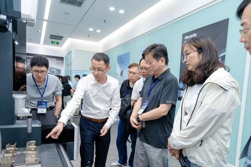 Kết nối nhà đầu tư công nghệ cao với các sáng kiến sản xuất thông minh