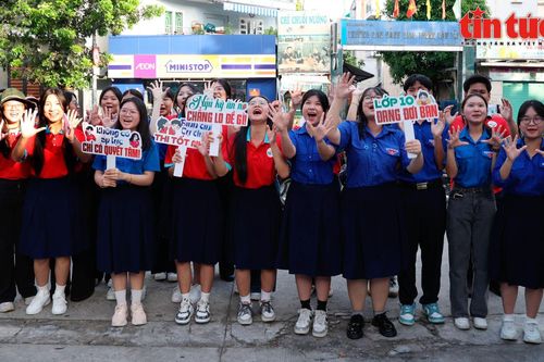 Trên 5.000 thanh niên tình nguyện hỗ trợ phụ huynh và thí sinh thi lớp 10