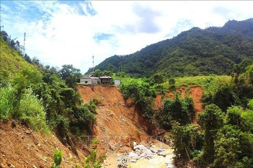 Khó khăn khắc phục sạt lở trên tuyến Quốc lộ 16