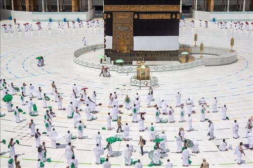 Người hành hương Hồi giáo thực hiện nghi lễ 'ném đá vào quỷ dữ'