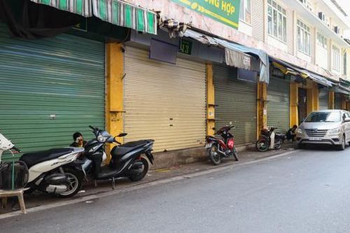 Khi các cửa hàng đóng cửa