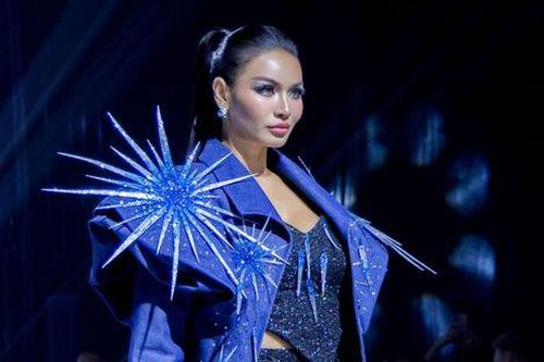 Á hậu Hoàn vũ quốc tế 'đắt show' khi rời quê đến Việt Nam, liên tục oanh tạc sàn diễn