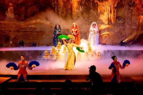 Hang Ngọc Rồng: Lời giải mới cho bài toán giữ chân du khách của Quảng Ninh