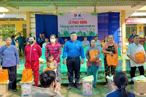 Phú Tân phát động hưởng ứng Ngày Môi trường thế giới