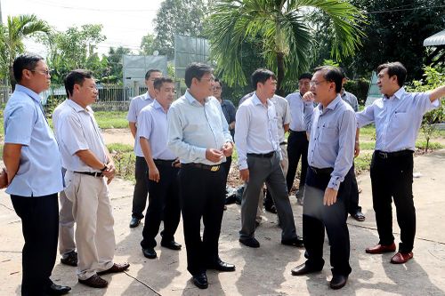 Phó Chủ tịch UBND tỉnh An Giang Ngô Công Thức kiểm tra tiến độ giải ngân các công trình trọng điểm huyện An Phú