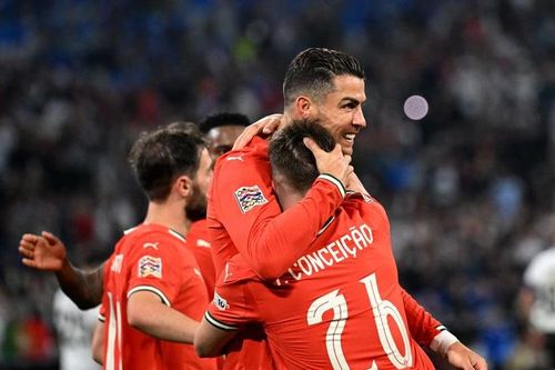 Bán kết Nations League 2024-2025: Ronaldo giúp Bồ Đào Nha vào chung kết