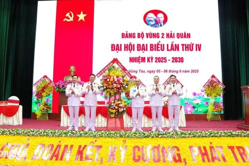 Đại tá Trần Mạnh Chiến tái đắc cử Bí thư Đảng ủy Vùng 2 Hải quân