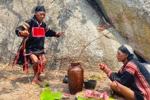 Đa dạng lễ cúng cầu mưa của người Jrai