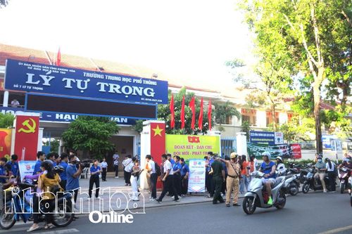 Tuyên truyền, giáo dục an toàn giao thông cho học sinh, sinh viên