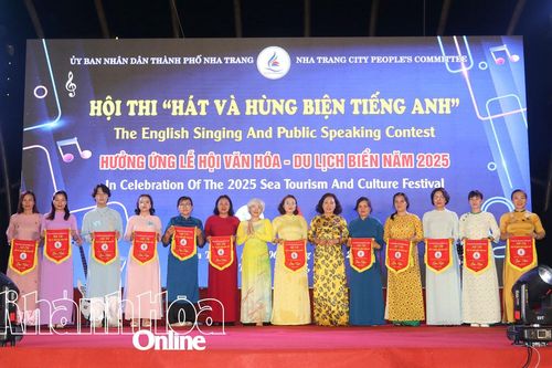 Hào hứng với hội thi 'Hát và hùng biện tiếng Anh'