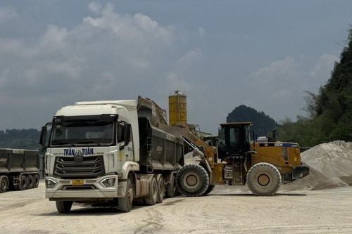 Đá xây dựng vào mùa dựng xây