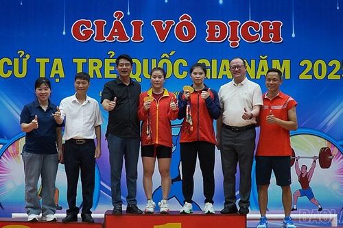 Hai nữ đô cử Lào Cai phá kỷ lục quốc gia tại Giải vô địch Cử tạ trẻ quốc gia 2025