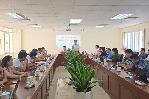 Họp bàn triển khai Đề án hợp nhất Báo Lào Cai và Báo Yên Bái