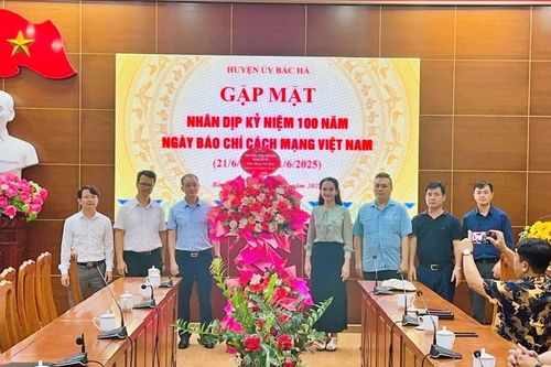 Huyện ủy Bắc Hà gặp mặt các cơ quan báo chí nhân kỷ niệm 100 năm ngày Báo chí Cách mạng Việt Nam