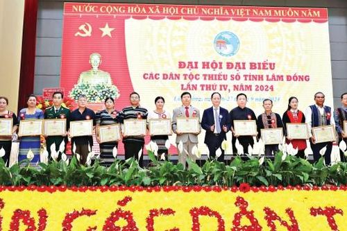 Những 'nhịp cầu' nối ý Đảng, lòng dân