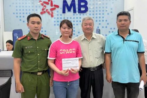 Nhận lại 100 triệu đồng sau hơn 2 tháng chuyển nhầm vào tài khoản của người định cư ở nước ngoài