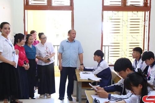 Kiểm tra công tác chuẩn bị thi tốt nghiệp THPT tại Mộc Châu