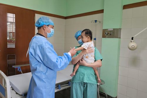 Vượt 1.000km, ghép gan xuyên Việt cứu bệnh nhi 17 tháng tuổi