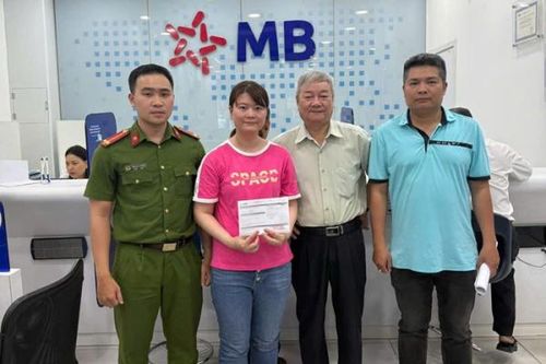 Công an liên hệ với người ở nước ngoài, nhận lại tiền cho người chuyển nhầm