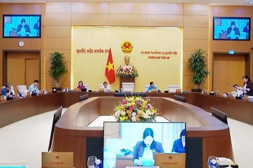 Quốc hội sửa quy định khen thưởng đại biểu và cán bộ