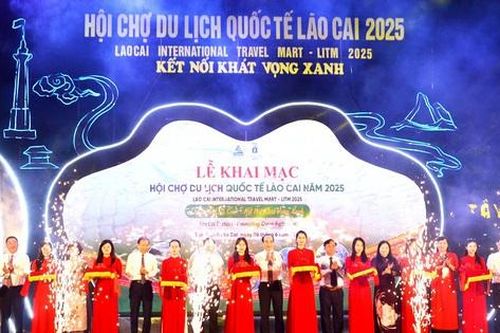 Khai mạc Hội chợ du lịch quốc tế Lào Cai: Hơn 130 gian hàng của 10 quốc gia, vùng lãnh thổ