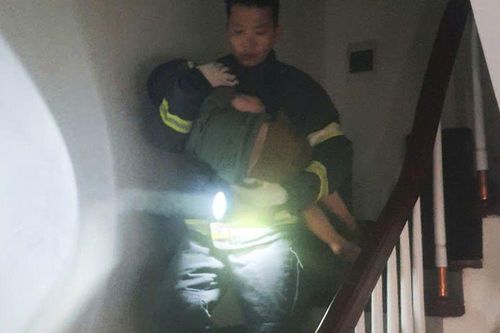Hà Nội: Cháy nhà ống trong đêm, 7 người thoát chết trong gang tấc