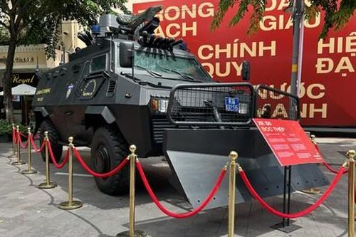 Ngắm dàn khí tài, xe đặc chủng trưng bày tại chương trình Vinh quang Công an nhân dân Việt Nam