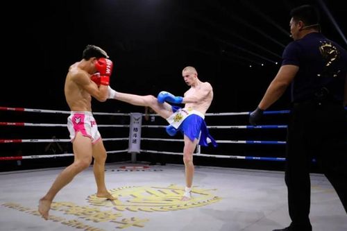 Nhà vô địch Nga cao 1m99 tung liên hoàn cước vẫn bại trận tại Trung Quốc