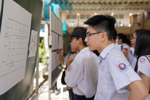 Hơn 76.000 thí sinh TP.HCM thi môn đầu tiên vào lớp 10