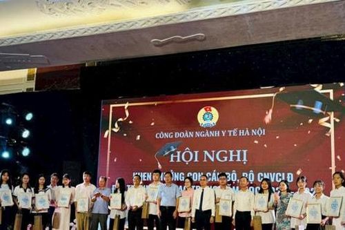 Công đoàn ngành Y tế Thủ đô biểu dương gia đình tiêu biểu và khen thưởng học sinh giỏi
