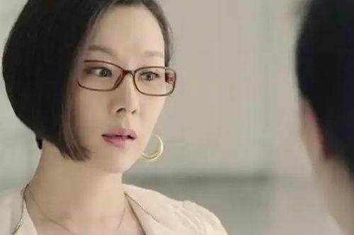 Vô tình gặp vợ cũ của chồng sắp cưới ở bệnh viện, tôi phát hiện sự thật tàn nhẫn khiến đám cưới bên bờ đổ vỡ