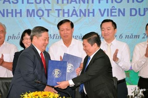 Thứ trưởng Bộ Y tế: 'Viện Pasteur TPHCM cần sớm phối hợp thiết lập các đơn vị tiêm chủng ngoại thành'