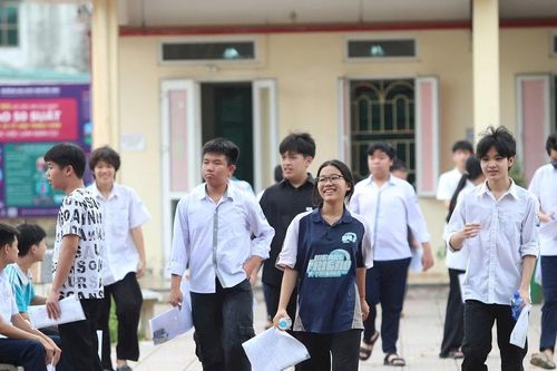 Hà Nội có 420 thí sinh bỏ thi môn Ngữ văn vào 10