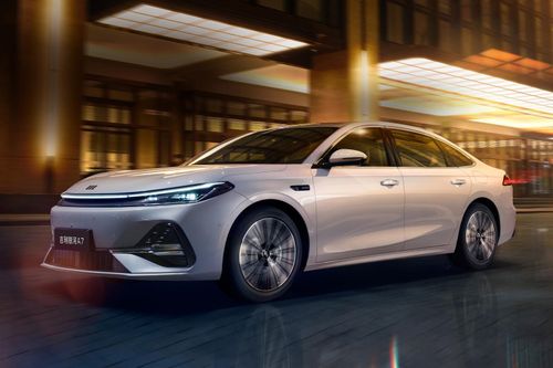 Geely Galaxy A7 - sedan cỡ trung 'ăn' xăng 2L/100 km