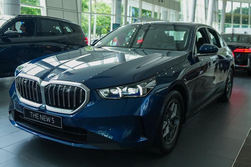 BMW 5 Series thế hệ mới ra mắt, sedan hạng sang giá từ 2,589 tỷ đồng