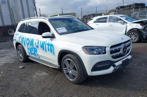 Mercedes-Benz GLS 450 nằm bãi phế liệu do đánh ghen