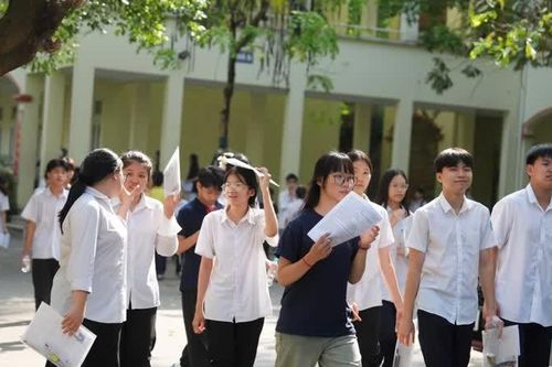 Hà Nội: 1 thí sinh mang điện thoại vào phòng thi môn Ngoại ngữ