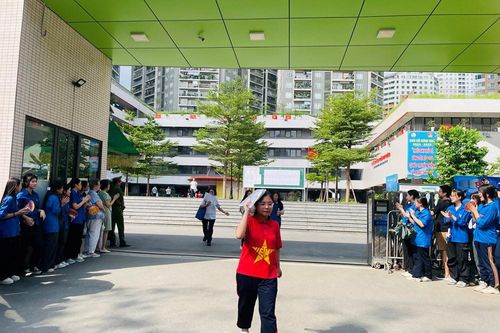 Đề thi Ngoại ngữ vừa sức