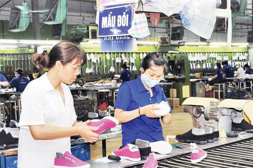 'Chặn' đà giảm của xuất khẩu